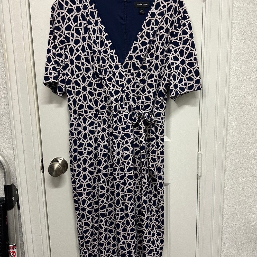 Liz Claiborne Navy and White Patterned Short Sleeve Dress